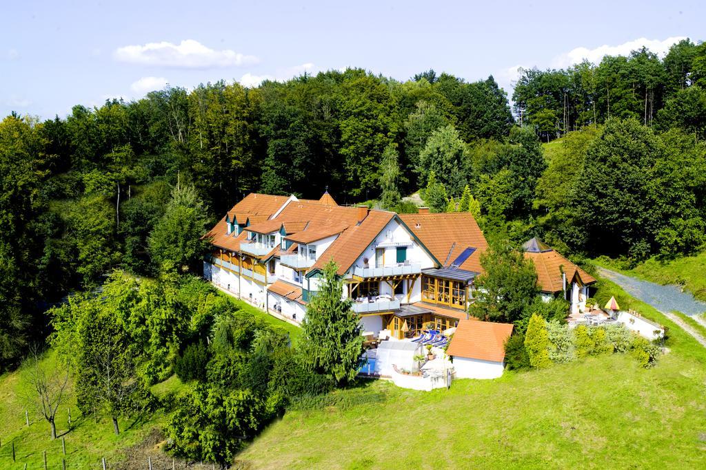 Boutique Hotel Loipenhof Лойперсдорф-бай-Фюрстенфельд Экстерьер фото